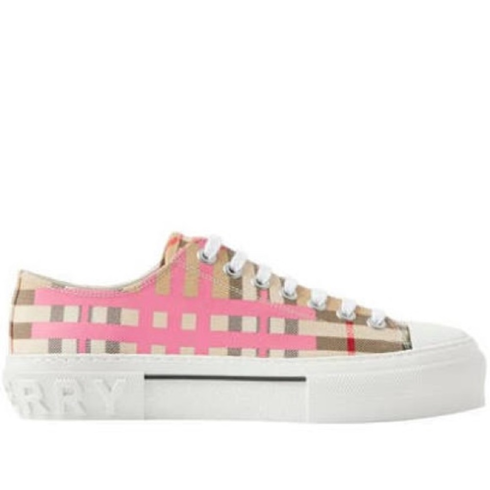 these are the burberry pink low tops size 6